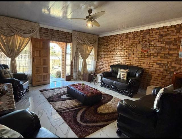 4 BEDROOM HOUSE FOR SALE IN STANDERTON CENTRAL